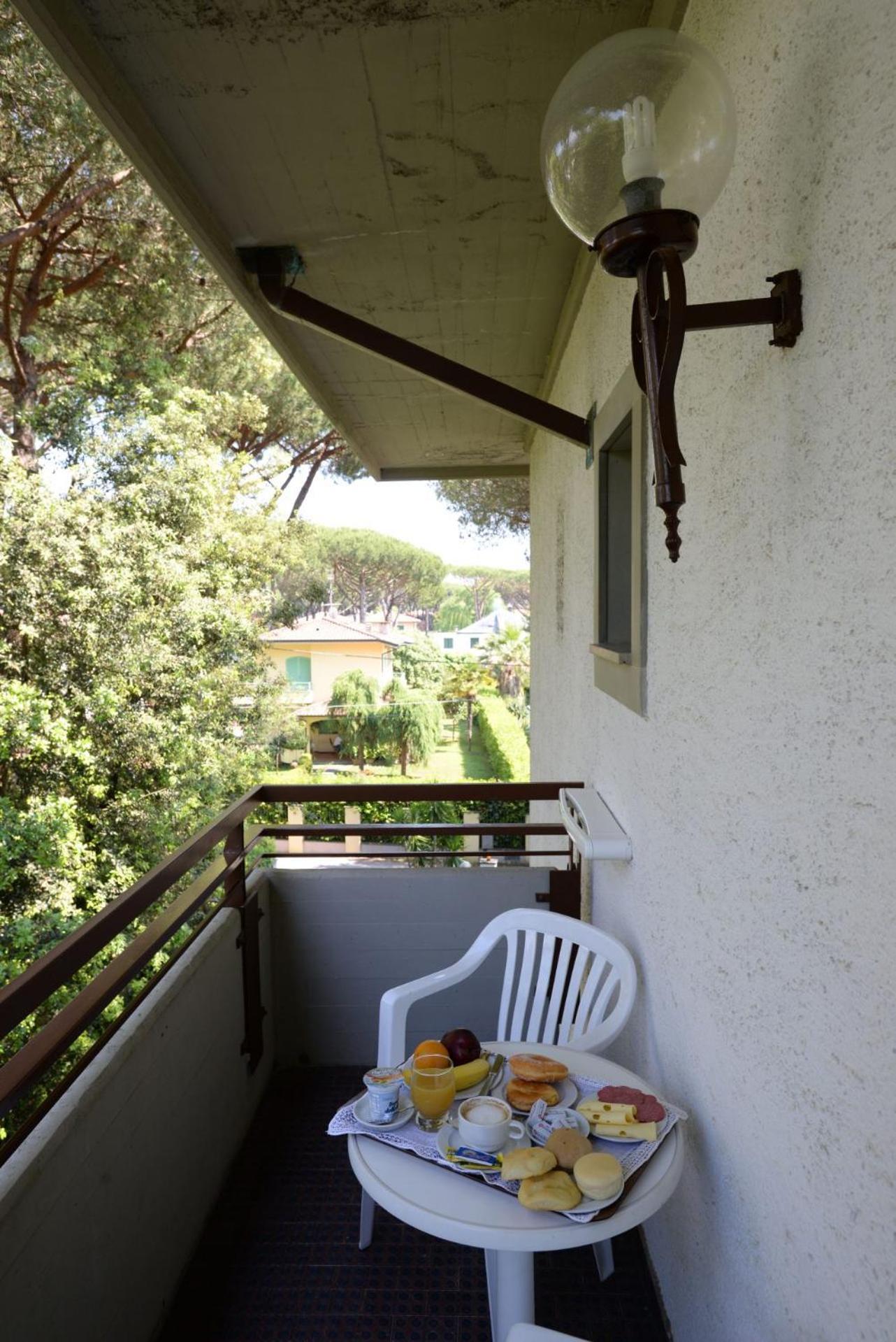 Hotel Giulio Cesare Cinquale Buitenkant foto