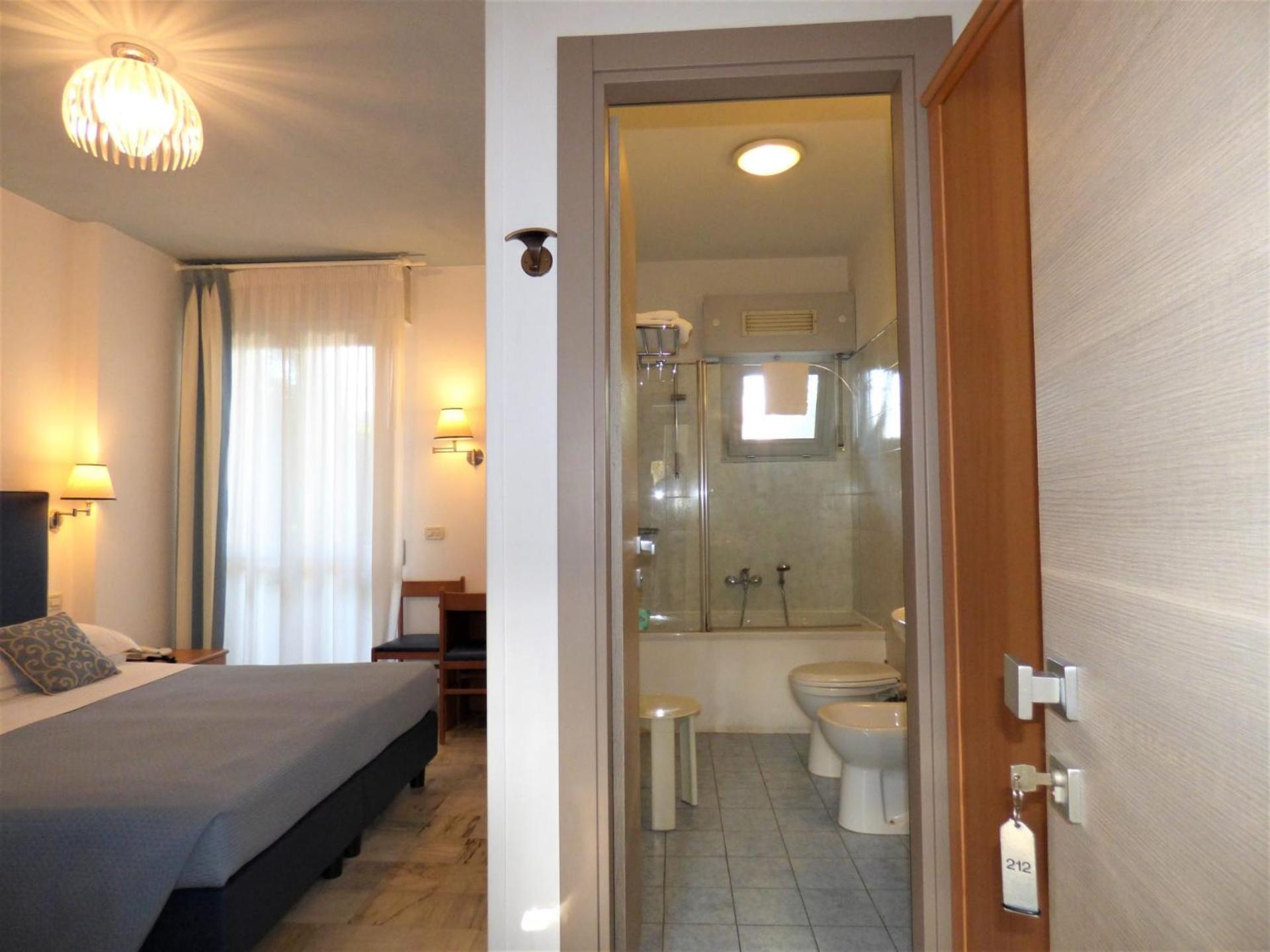 Hotel Giulio Cesare Cinquale Buitenkant foto